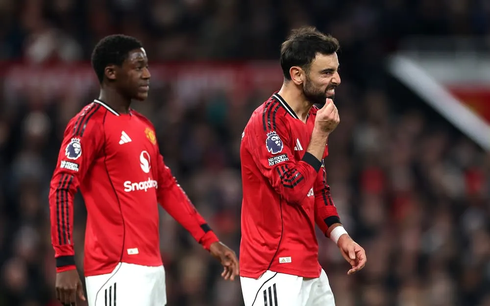 Kobbie Mainoo and Bruno Fernandes During Match Against Everton