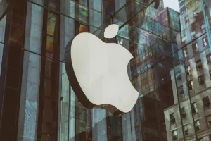 Apple’s Removal Of ICE Warning App Sparks  Portland Store Protest