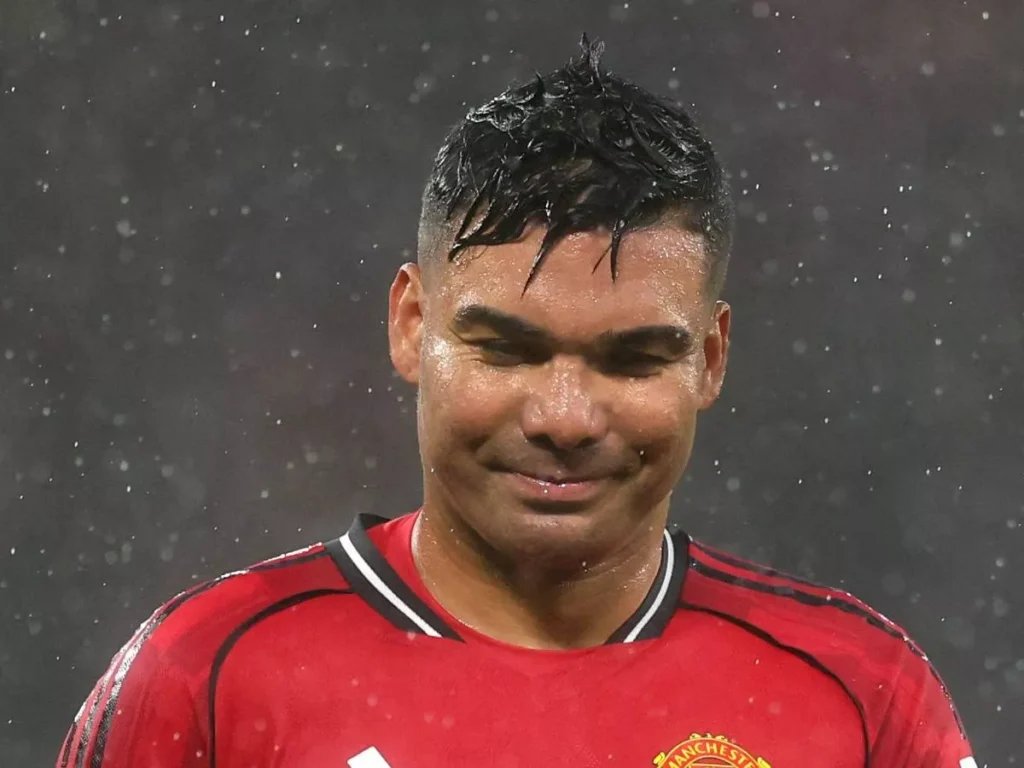 Casemiro got yellow card