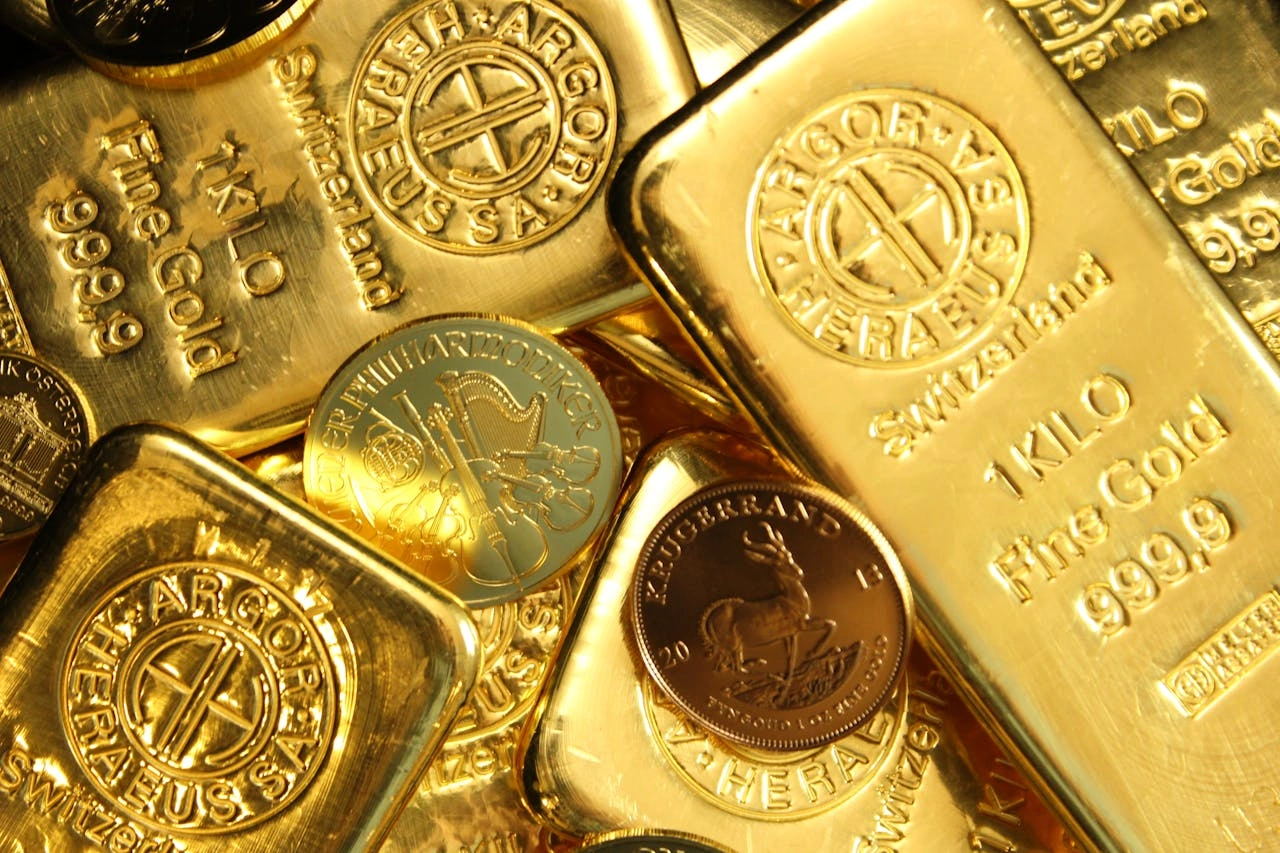 Gold Prices Decline as Investors Take Profits, Focus Remains on Fed Rate Cuts