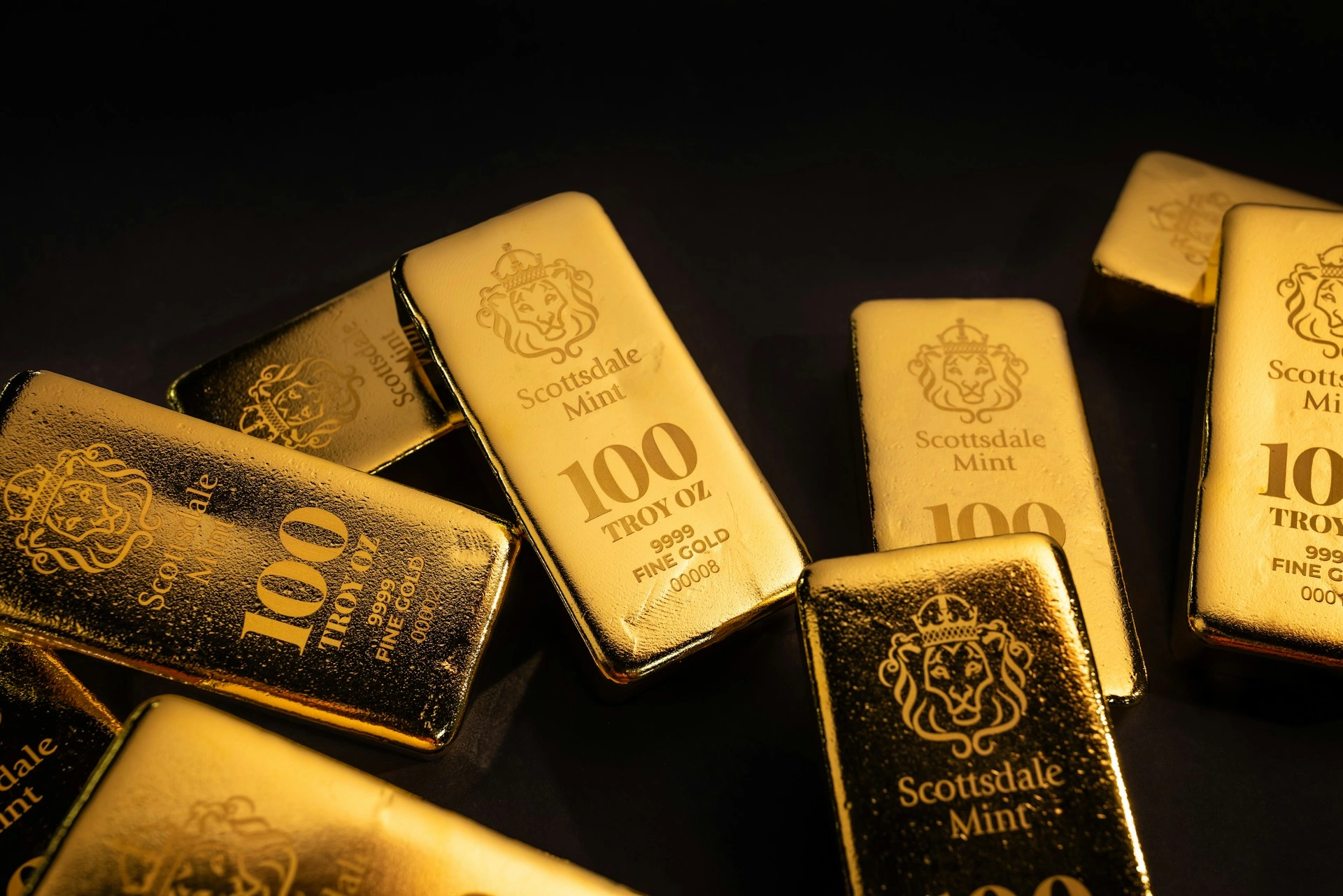 Gold Prices Rally as Markets Brace for Fed Policy Shift and Escalating Russia Threats