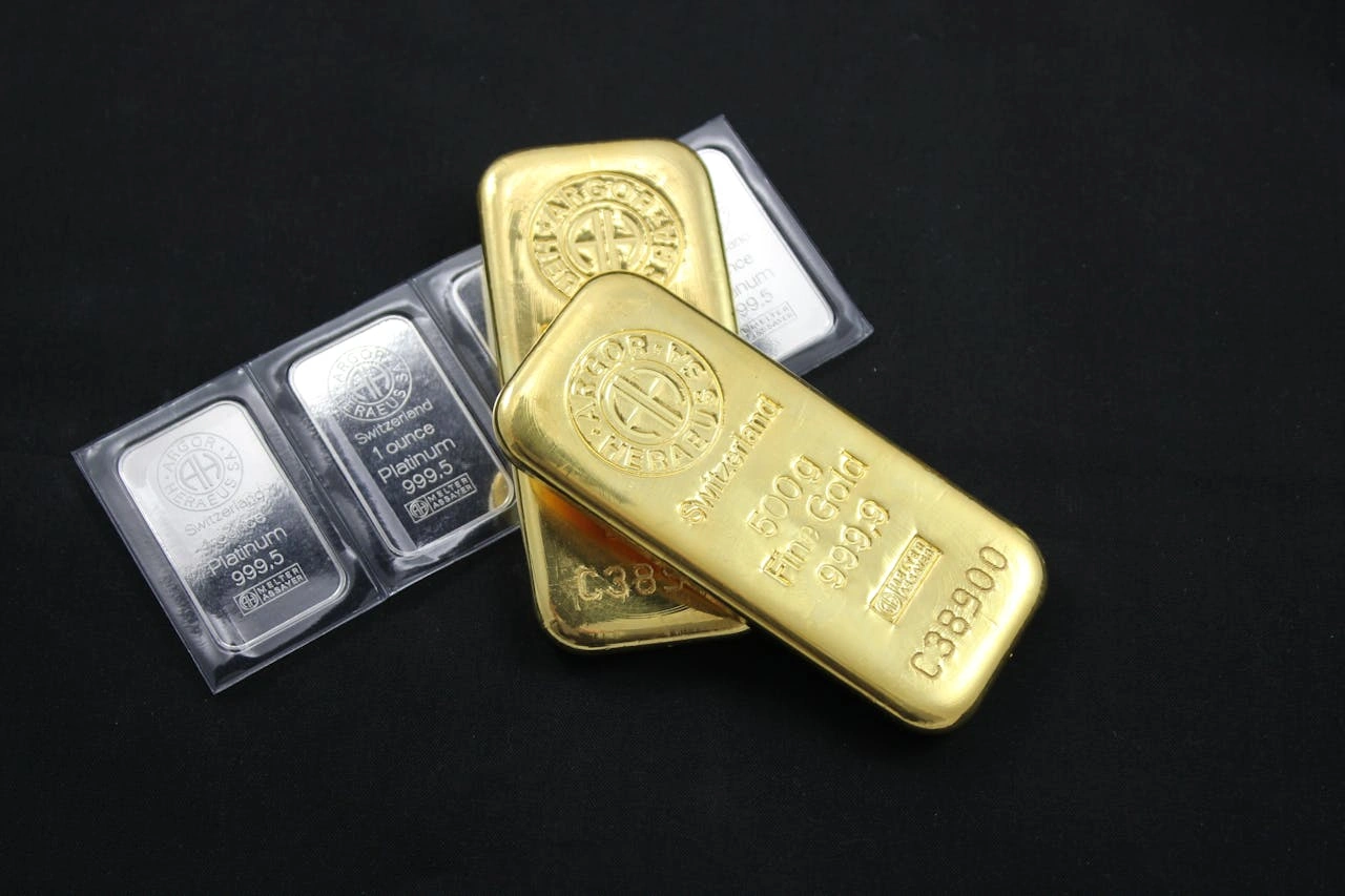 Silver and Gold Prices Climb Sharply on Anticipation of Fed Interest Rate Cuts