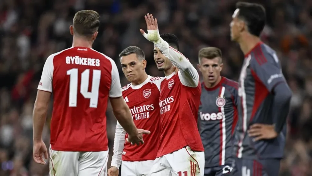 Arsenal players celebrate vs Olympiakos