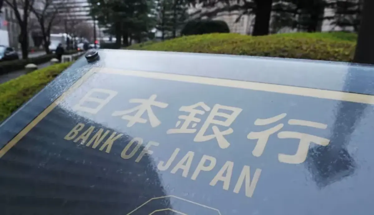 Bitcoin Price Today at $89,900 Tested by Pressure in Asia: Japan’s Interest Rate Hike Sparks Global Liquidity Concerns