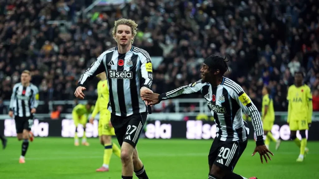 Nick Woltemade (left) and Antony Elanga (right)